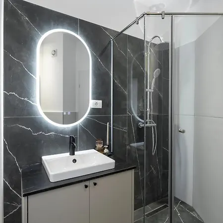 Panoramic Palace & Sala Palatului - 3br *