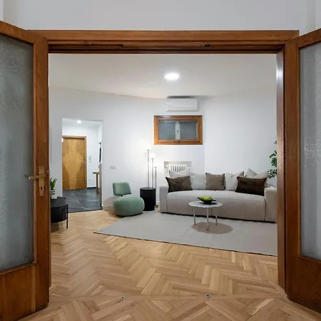 Panoramic Palace & Sala Palatului - 3br Apartment Bukarest