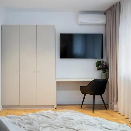 Panoramic Palace & Sala Palatului - 3br *