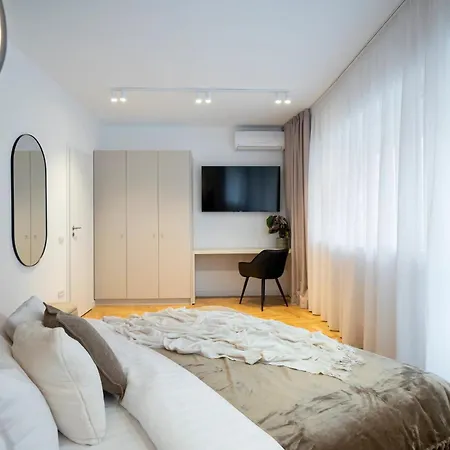 Panoramic Palace & Sala Palatului - 3br Apartment