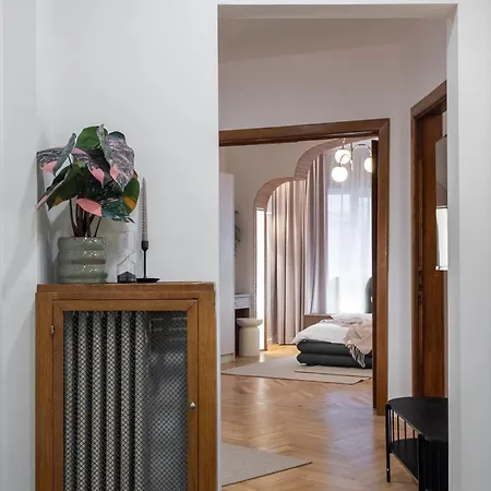 Panoramic Palace & Sala Palatului - 3br *