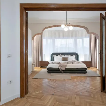 Panoramic Palace & Sala Palatului - 3br *