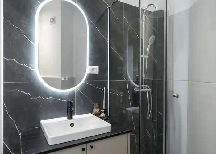 Panoramic Palace & Sala Palatului - 3br *