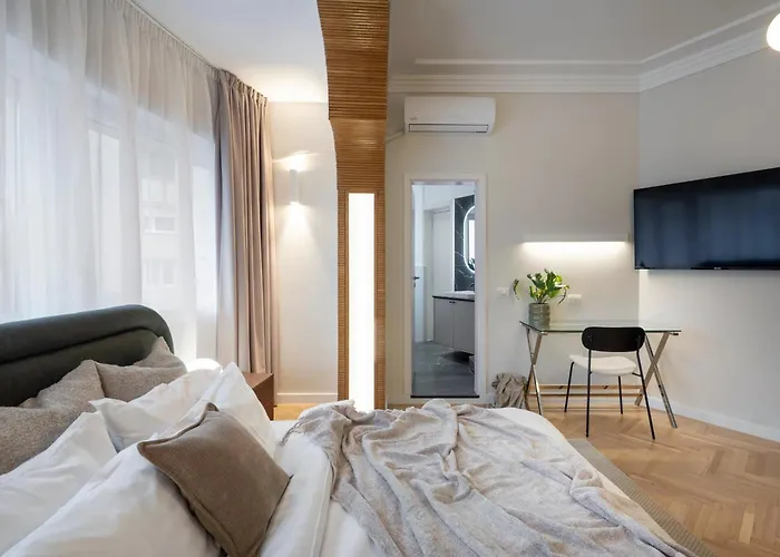 Panoramic Palace & Sala Palatului - 3br