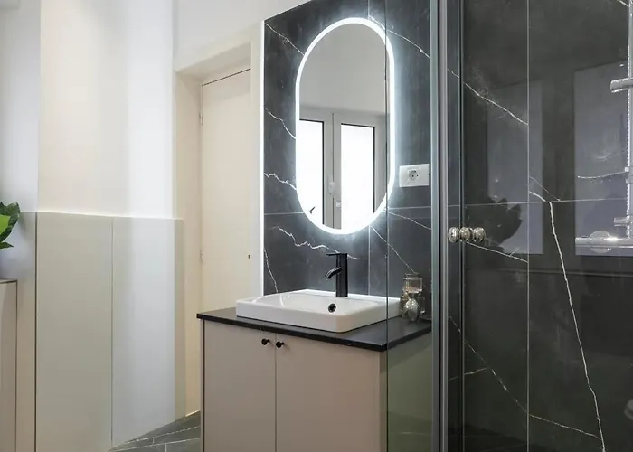 Panoramic Palace & Sala Palatului - 3br * Bükreş