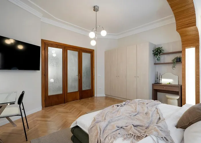 شقة Panoramic Palace & Sala Palatului - 3br