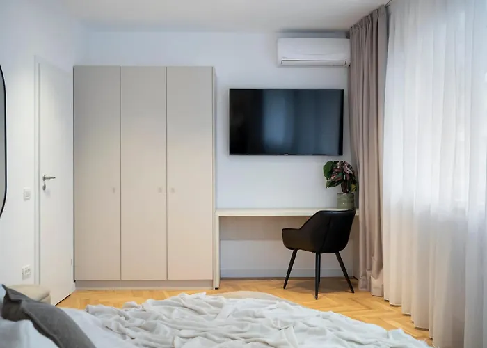 Panoramic Palace & Sala Palatului - 3br *