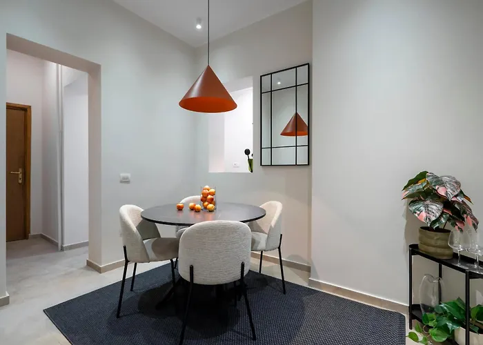 Panoramic Palace & Sala Palatului - 3br شقة