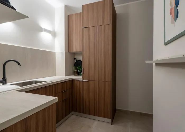 Panoramic Palace & Sala Palatului - 3br شقة