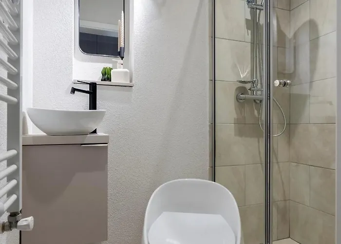 Panoramic Palace & Sala Palatului - 3br شقة *