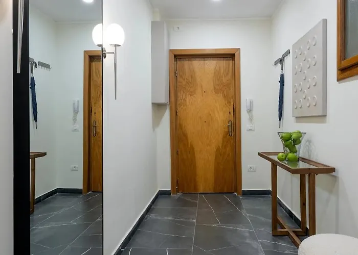 Panoramic Palace & Sala Palatului - 3br Bükreş