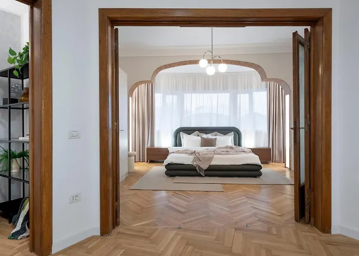 Panoramic Palace & Sala Palatului - 3br *