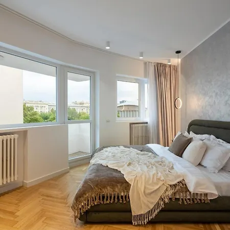 Panoramic Palace & Sala Palatului - 3br