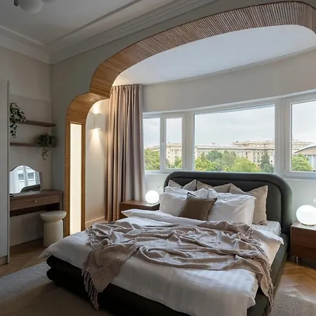 Panoramic Palace & Sala Palatului - 3br *