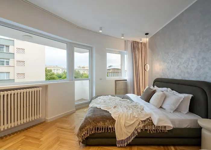 Panoramic Palace & Sala Palatului - 3br