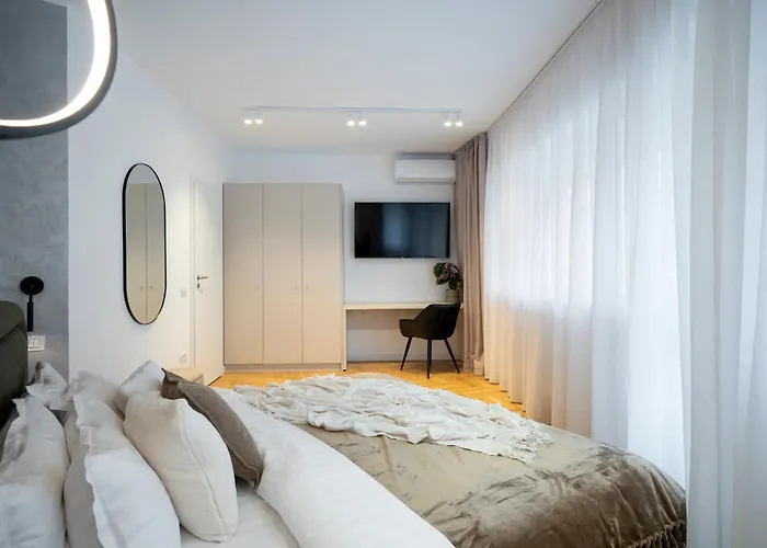 Panoramic Palace & Sala Palatului - 3br アパート