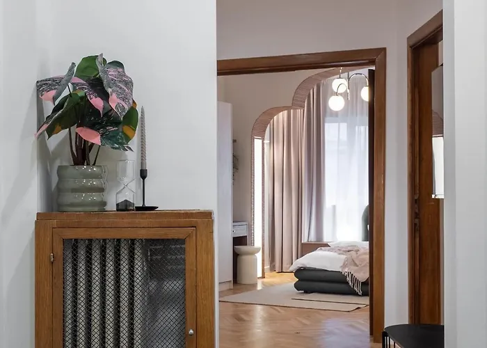 Panoramic Palace & Sala Palatului - 3br *